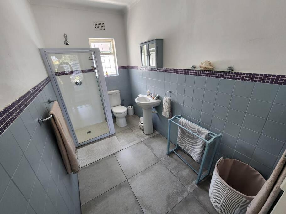 Spacious Near Bloubergstrand Le Cap