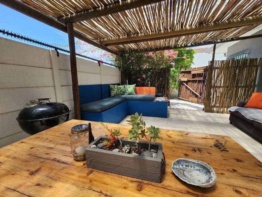 Spacious Near Bloubergstrand Le Cap